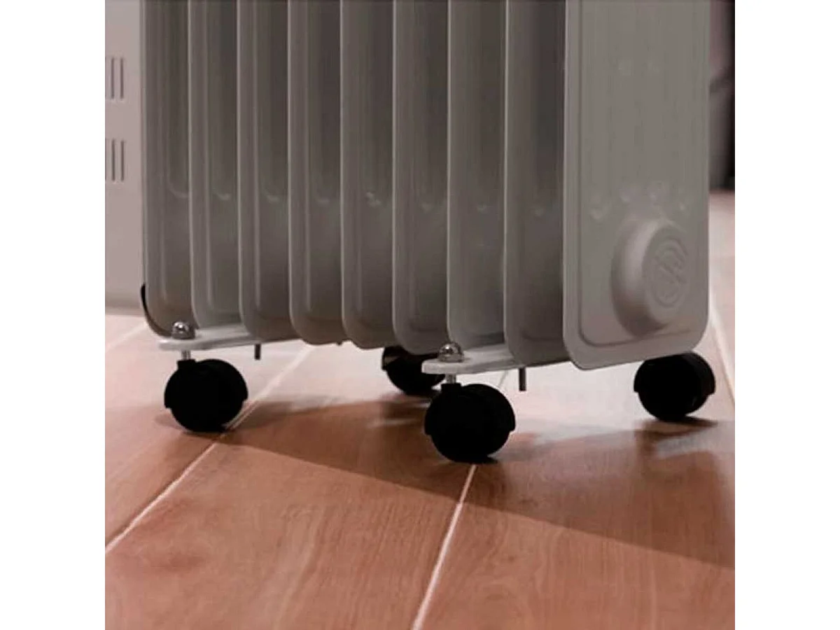 Radiador de aceite Ready Warm 9000 Space Cecotec 2000W 9 módulos con ruedas blanco