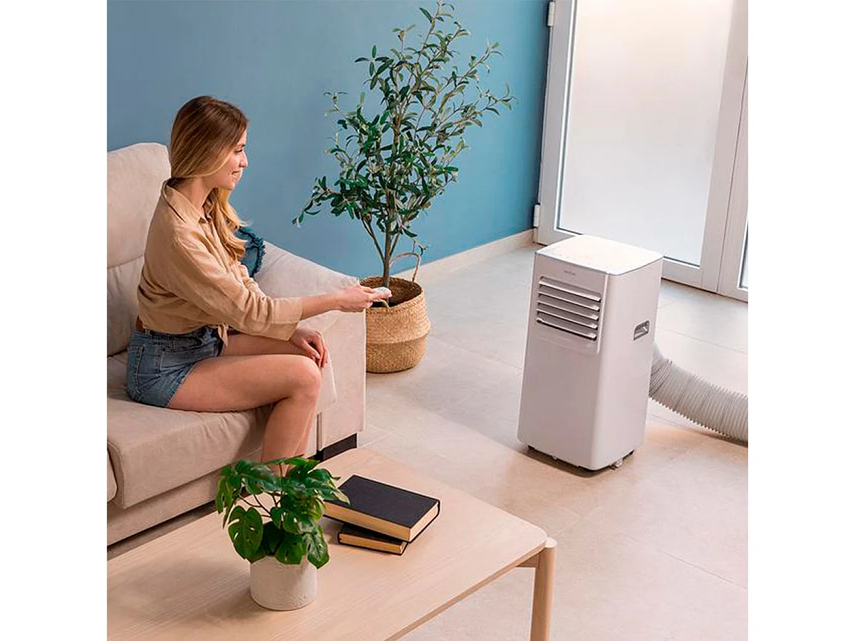 Aire acondicionado portátil Cecotec ForceClima 7100 Soundless 7000BTU 780W 4 modos 2 velocidades A blanco