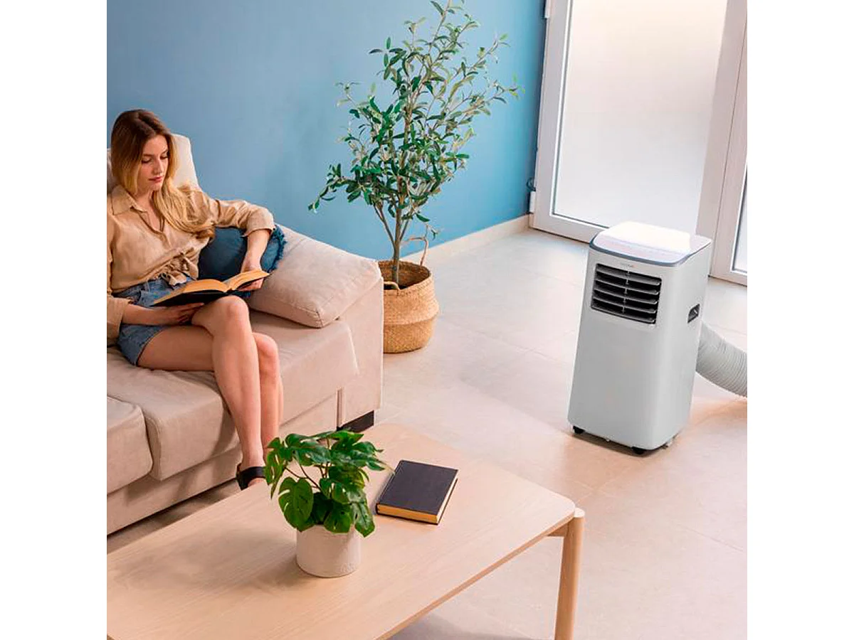 Aire acondicionado portátil Cecotec ForceClima 7400 Soundless Touch 7000BTU 4 modos 2 velocidades con ruedas A blanco