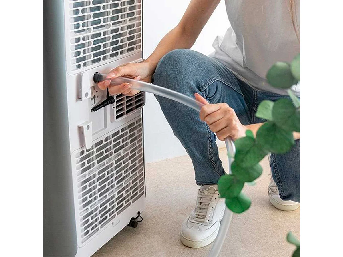 Aire acondicionado portátil Cecotec ForceClima 9400 Soundless Heating con mando 1010W 9000btu A blanco/inox