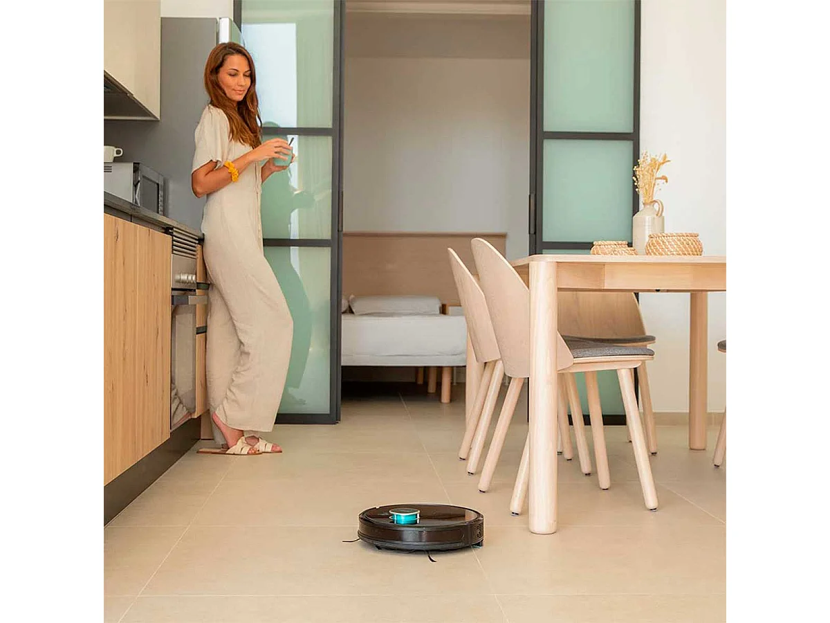Robot aspirador Cecotec Conga Eternal Pet Vital 4 en 1 WiFi Alexa especial mascotas negro