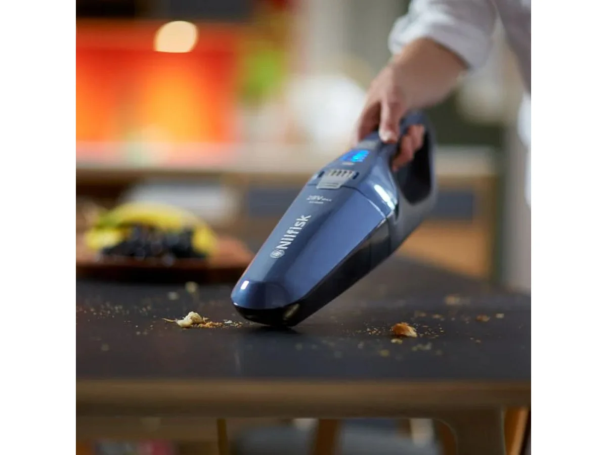 Aspirador vertical Nilfisk Easy 170W 2 en 1 inalámbrica negro