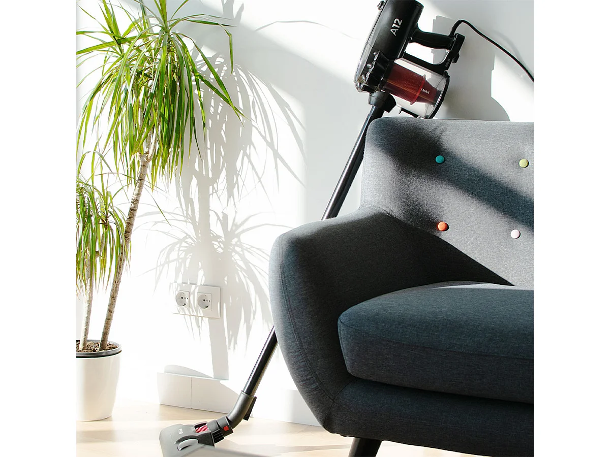 Aspirador vertical Evvo A12 600W 16kPa 2 en 1 negro