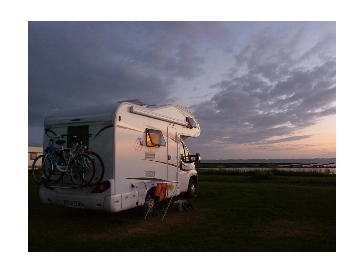 Kit Îlot Photovoltaïque 50W Kit avec panneau solaire, contrôleur de charge, ampoules et accessoires d'installation