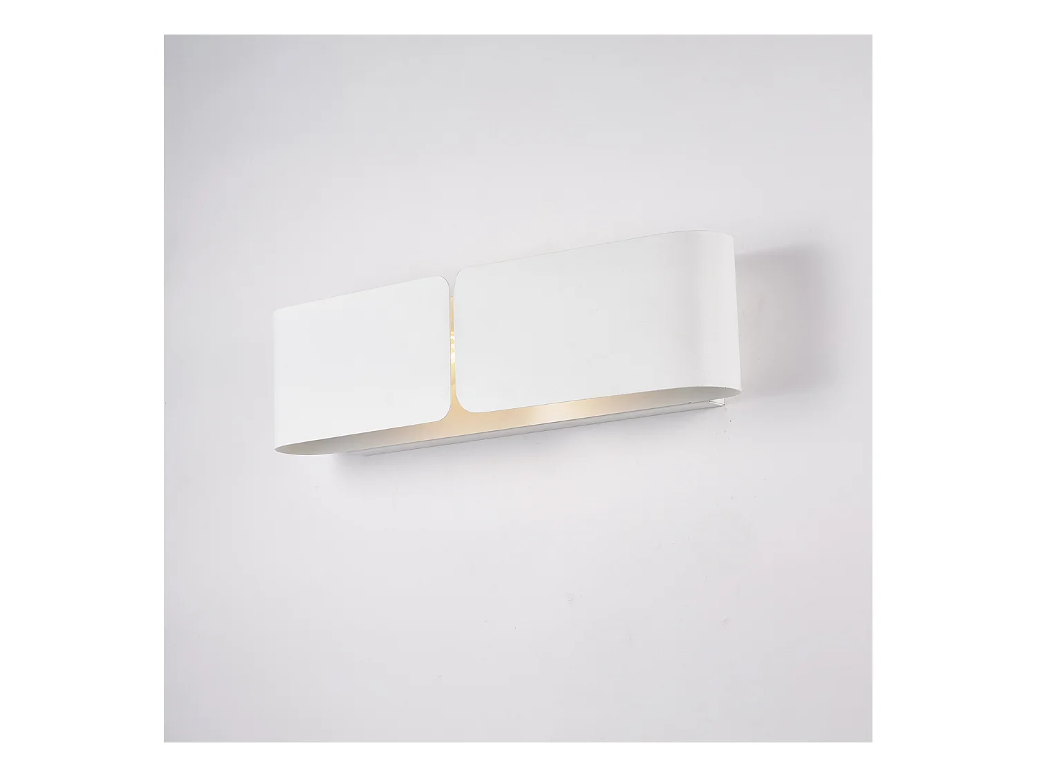 Hug Applique avec diffuseur découpé laser en fer laqué blanc 2 lumières .45 P.10 BL316-AP2-BCO