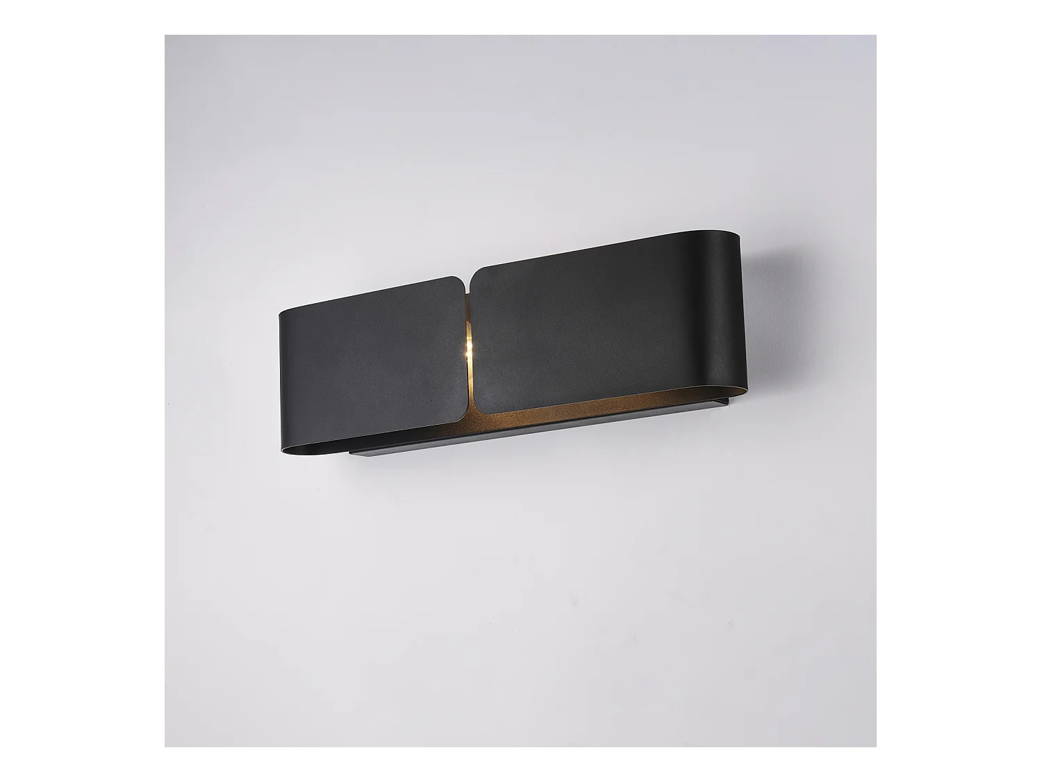 Hug Applique avec diffuseur découpé laser en fer laqué noir 2 lumières .45 P.10 BL316-AP2-NR