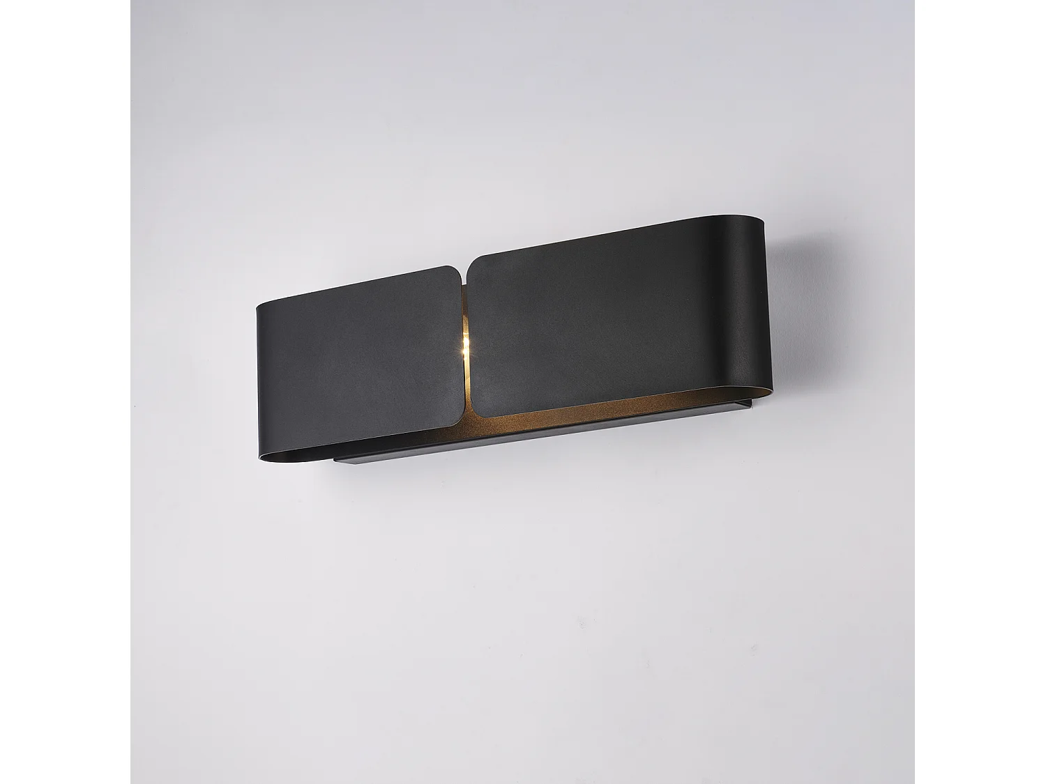 Hug Applique avec diffuseur découpé laser en fer laqué noir 2 lumières .45 P.10 BL316-AP2-NR