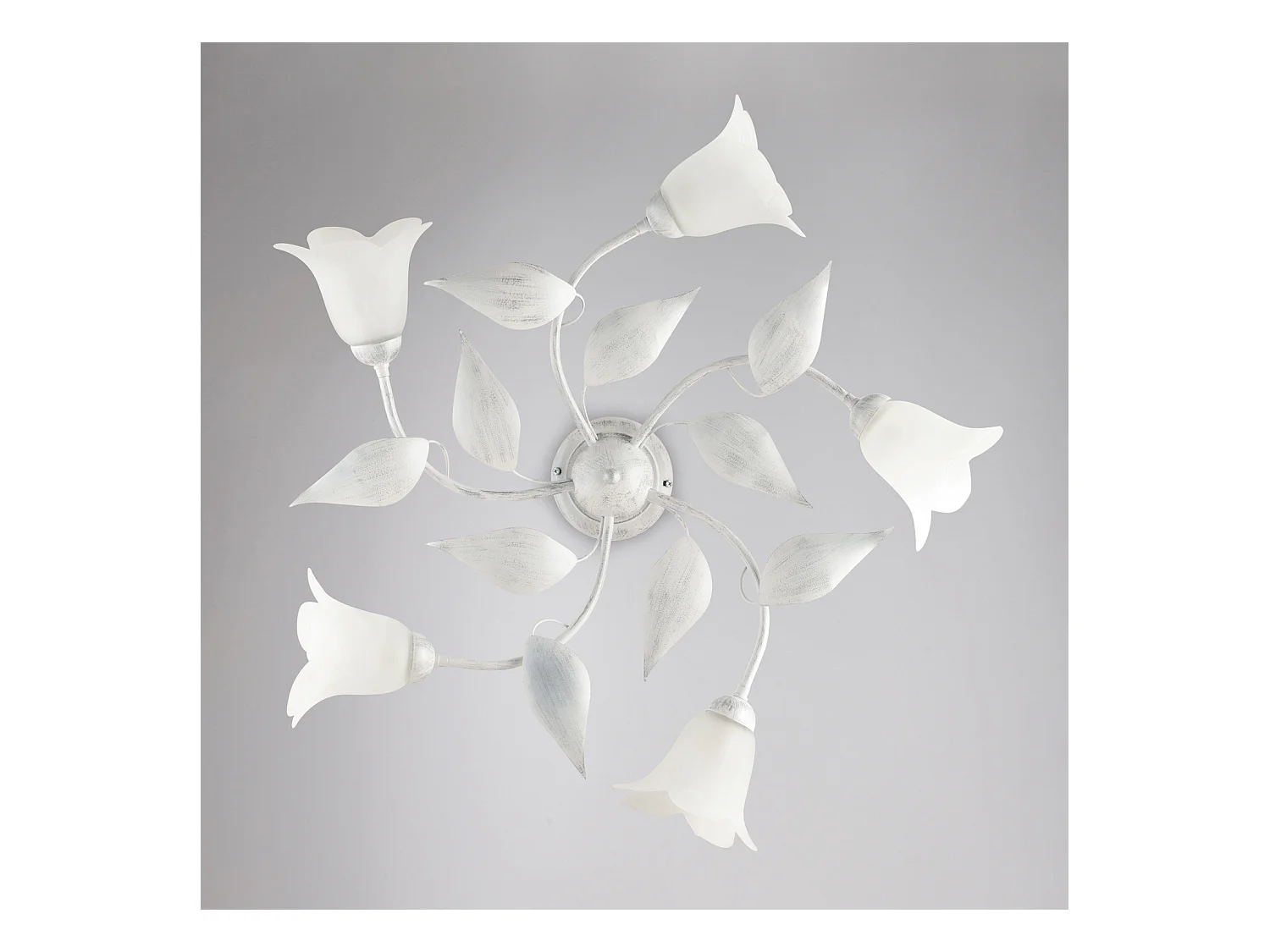 Plafonnier Olga fer blanc, déco argent antique, verre albâtre d.14, 5 lumières d.70 cm lumière diffuse élégante