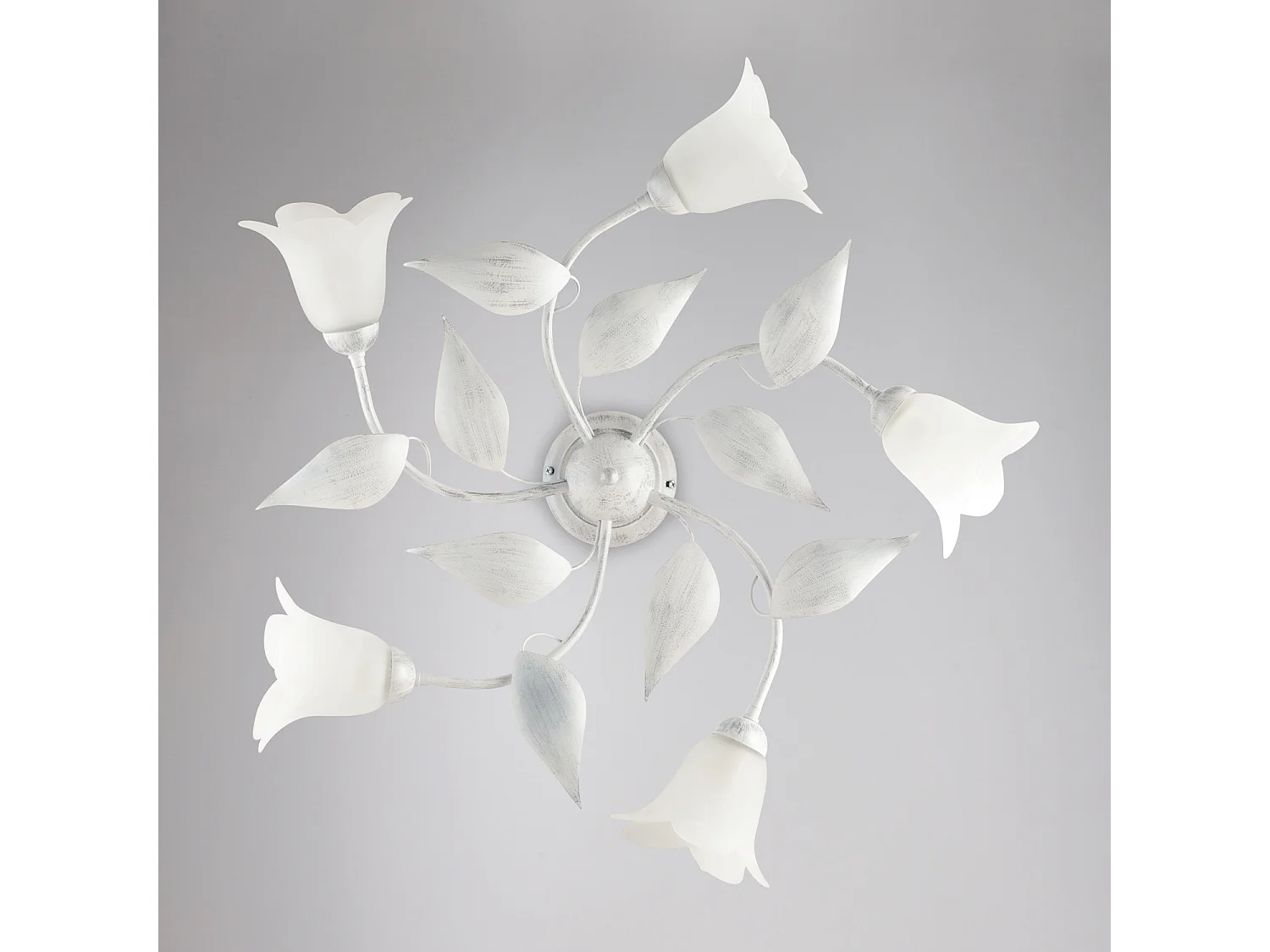 Plafonnier Olga fer blanc, déco argent antique, verre albâtre d.14, 5 lumières d.70 cm lumière diffuse élégante