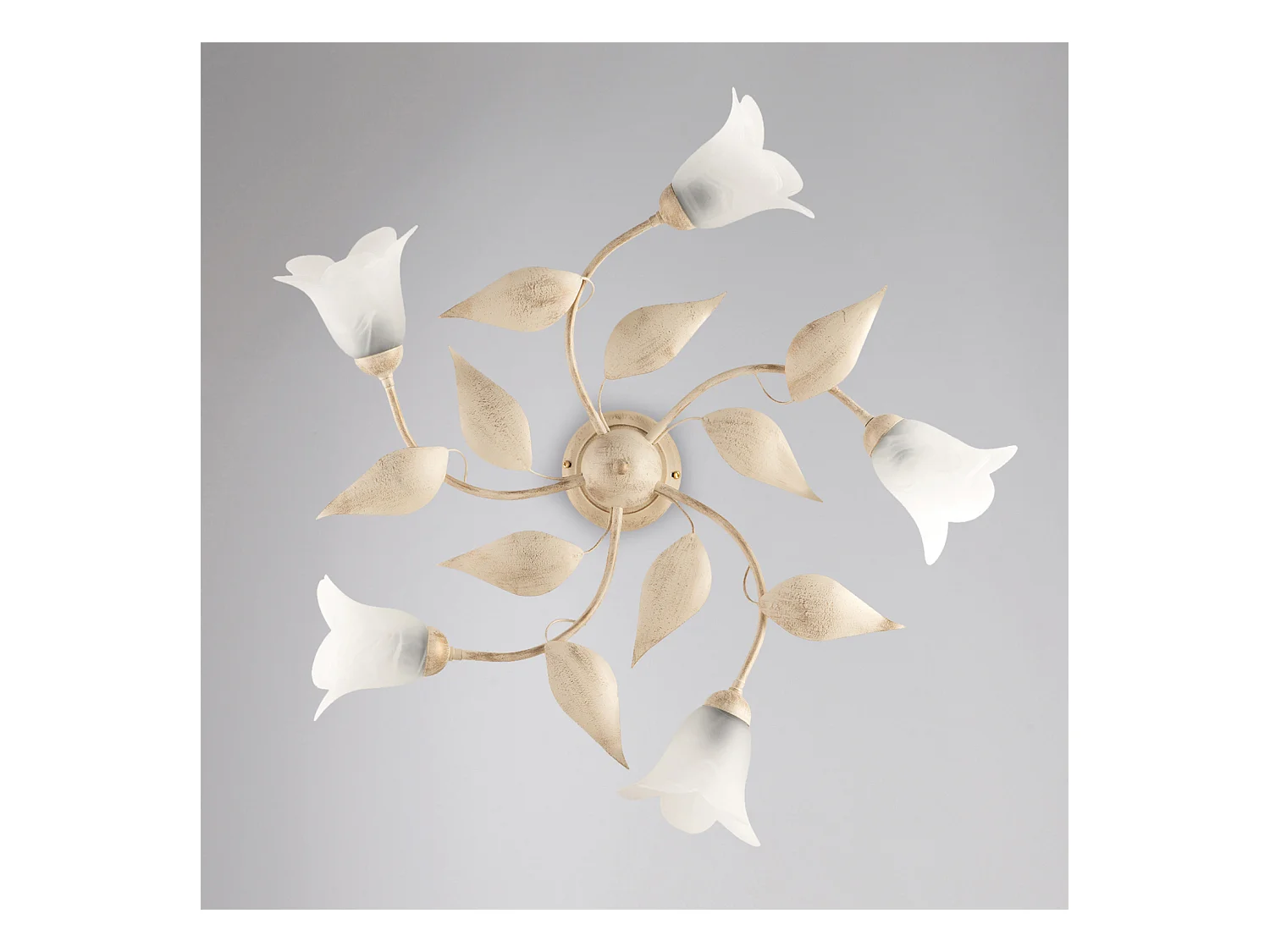 Olga - Plafon em ferro lacado marfim com decoração. difusores antigos em ouro e vidro d. 14 alabastro branco 5 luzes H.20 - Ø70