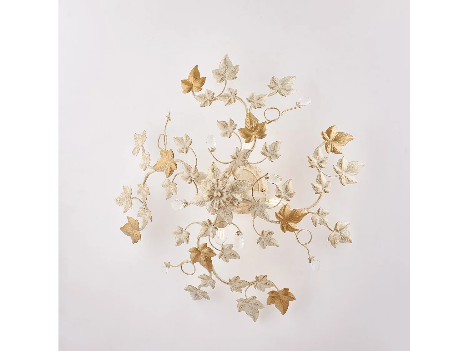 Plafoniera Shabby Edera 4 Luci Ferro Battuto Avorio Oro Con Foglie E Cristalli