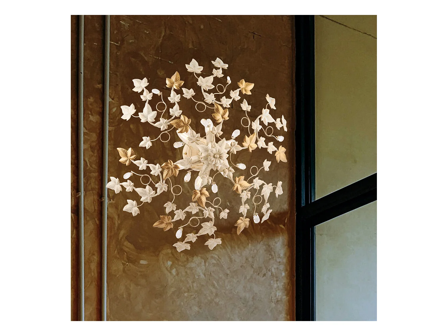 Edera Plafonnier en fer laqué ivoire décor or antique et strass cristal 6 lumières H.22 d.80 BL50-PL6-AV