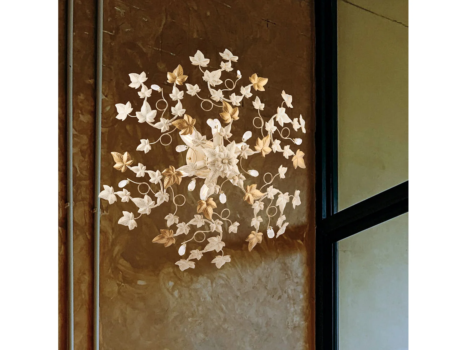 Edera Plafonnier en fer laqué ivoire décor or antique et strass cristal 6 lumières H.22 d.80 BL50-PL6-AV