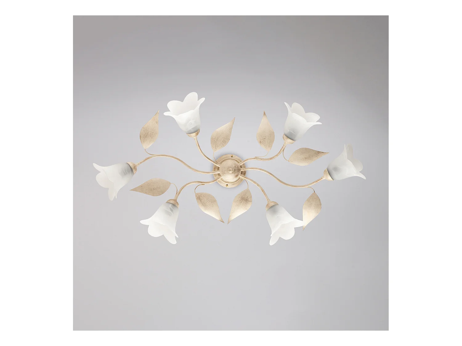 Olga - Plafon em ferro lacado marfim com decoração. difusores antigos em ouro e vidro d. 14 alabastro branco 6 luzes L. 70 X 52