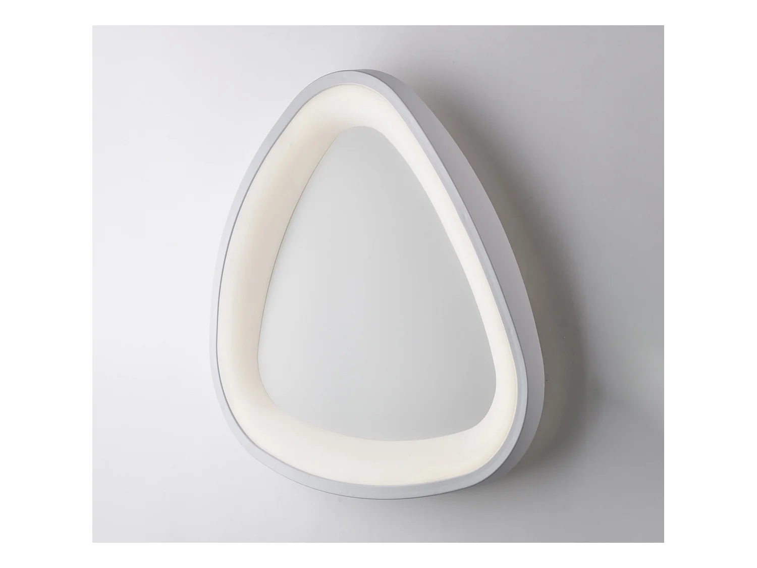 Anna Plafoniera triangolare in metallo e alluminio laccato bianco con led integrato H.7 Ø50 BL249-P50T