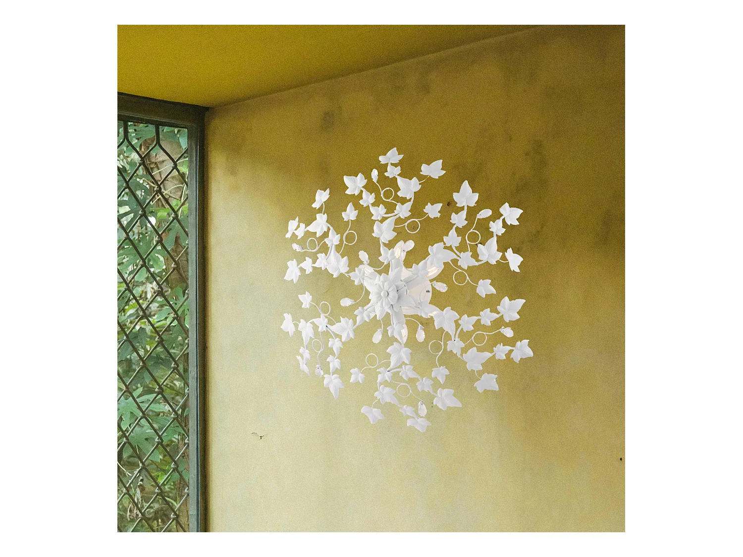 Edera Plafonnier en fer laqué blanc décoration effet shabby chic et strass cristal 6 lumières H.22 d.80 BL50-PL6-BCO