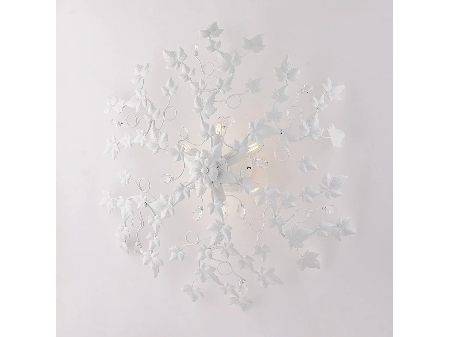 Edera Plafonnier en fer laqué blanc décoration effet shabby chic et strass cristal 6 lumières H.22 d.80 BL50-PL6-BCO