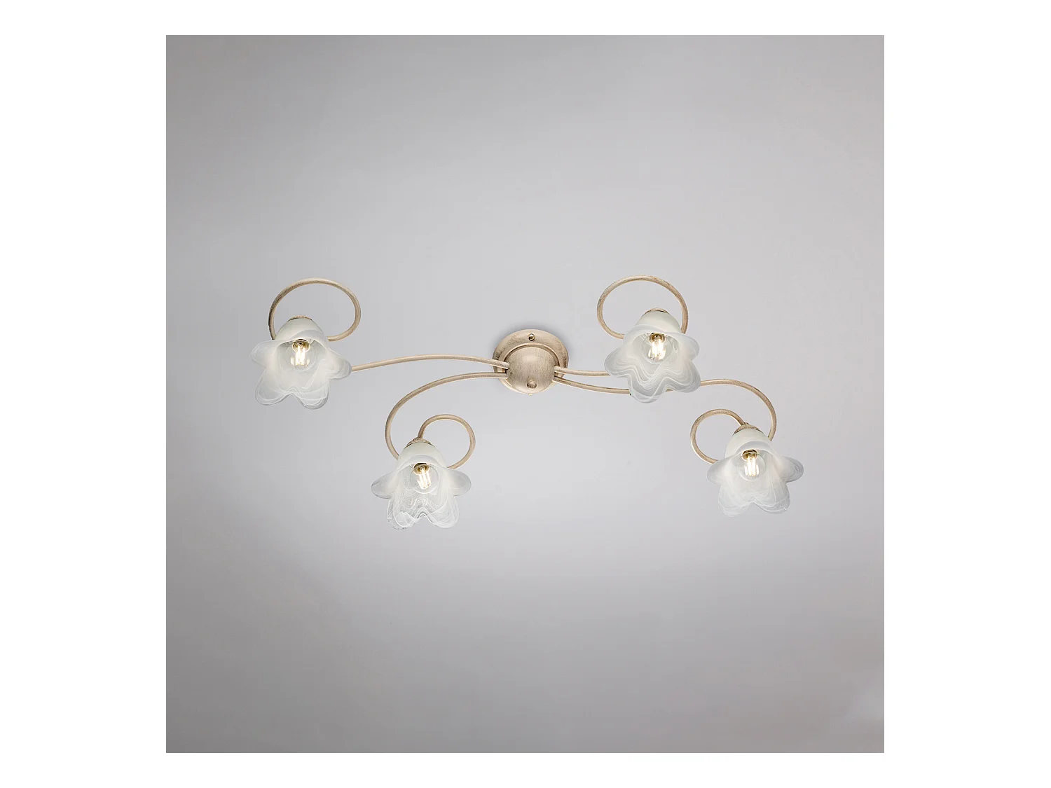 Plafon Alice em ferro marfim com deco difusores antigos em ouro e vidro d. 14 alabastro branco 4 luzes L. 87 X 40