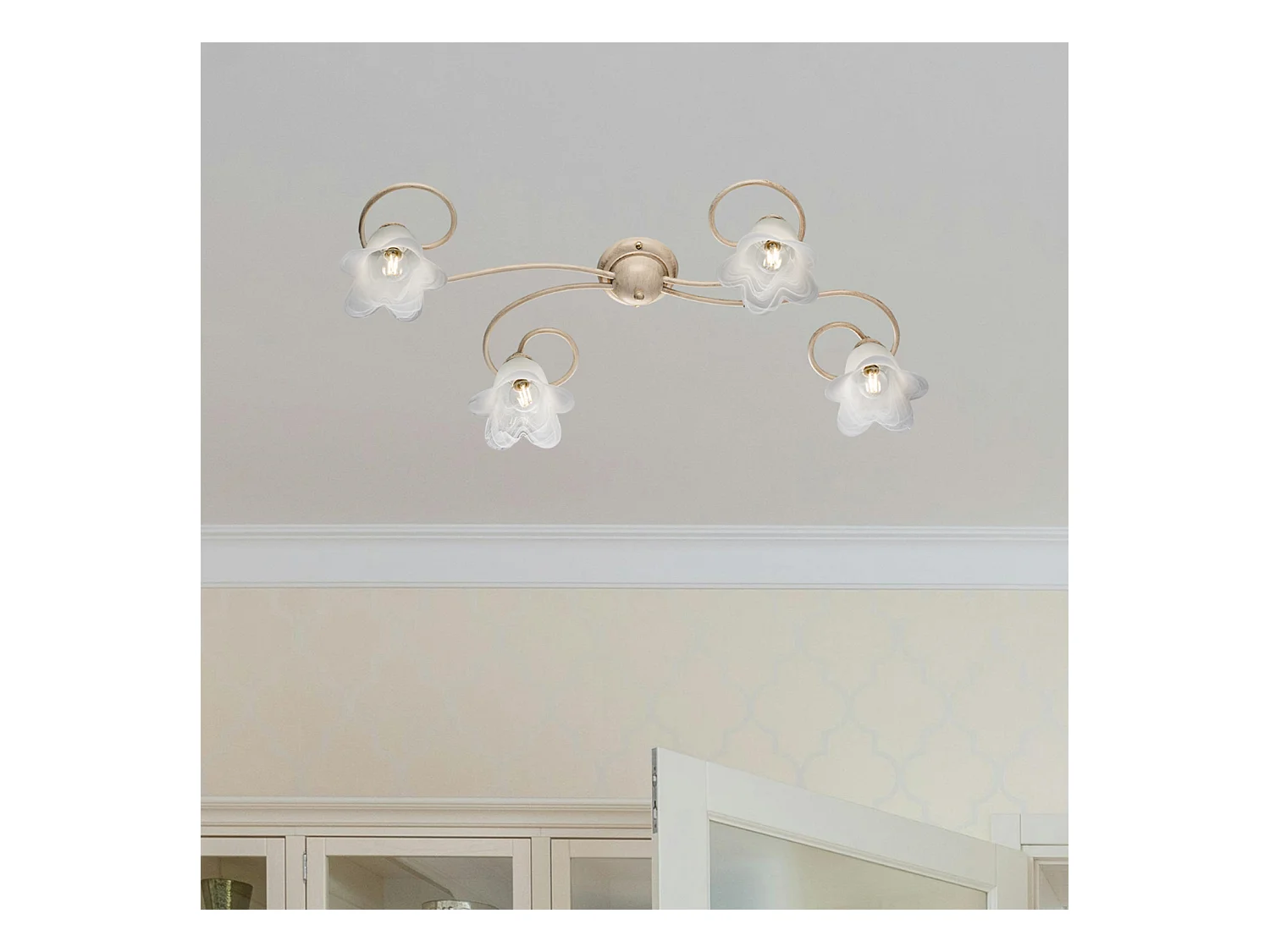 Plafon Alice em ferro marfim com deco difusores antigos em ouro e vidro d. 14 alabastro branco 4 luzes L. 87 X 40