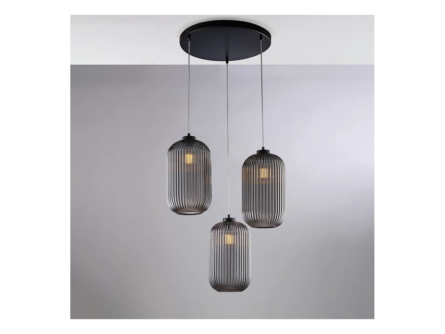 Suspension Ankara fer noir, câble orientable, verre soufflé miroir gris rayé, 3 lumières, style moderne industriel
