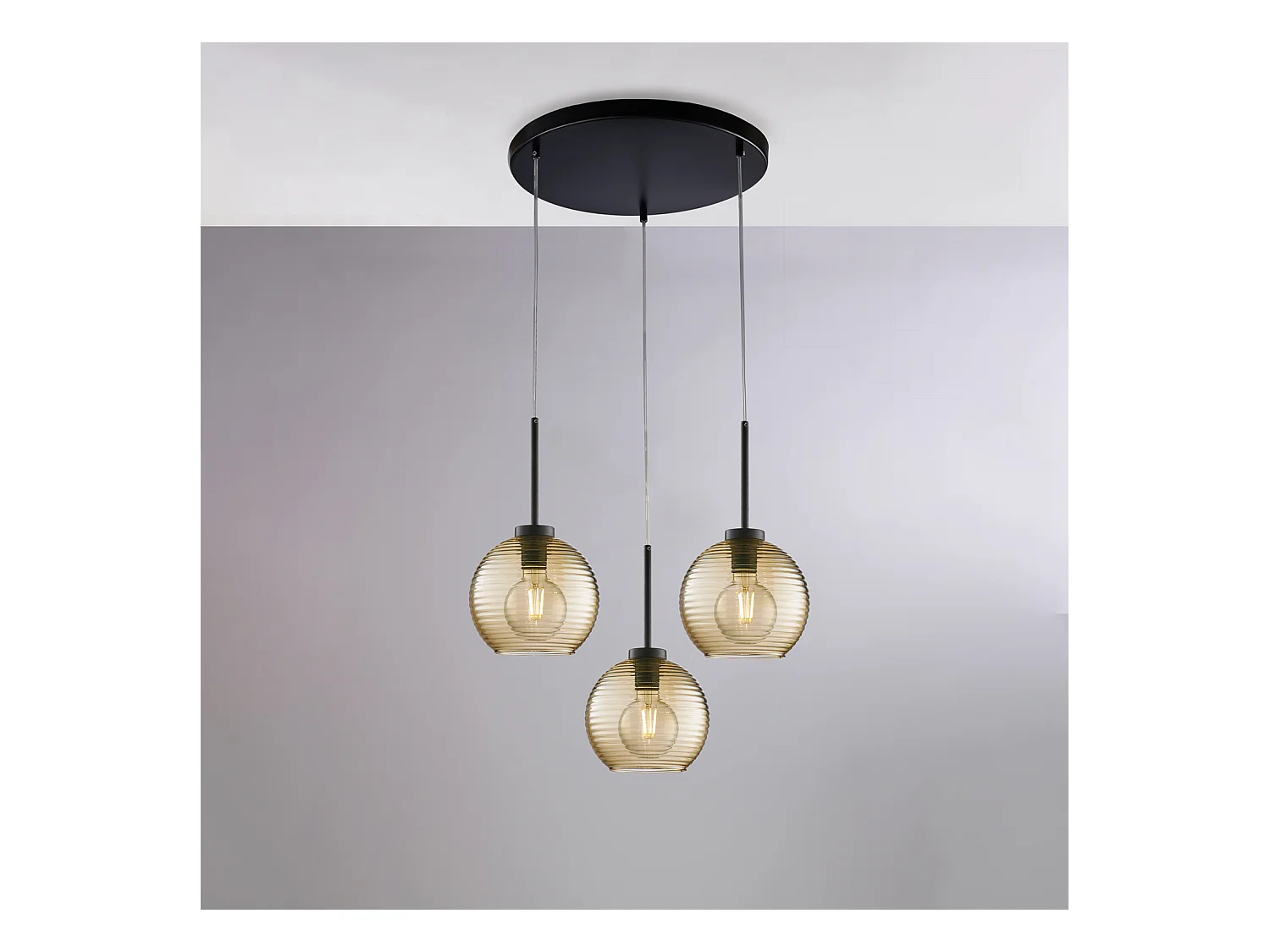Suspension Ankara fer noir, câble orientable, verre soufflé ambré rayé, 3 lumières d.47 cm, look chaleureux tendance