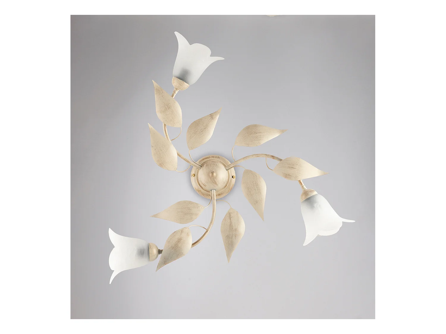 Olga - Plafon em ferro lacado marfim com decoração. difusores antigos em ouro e vidro d. 14 alabastro branco 3 luzes H.20 - Ø67