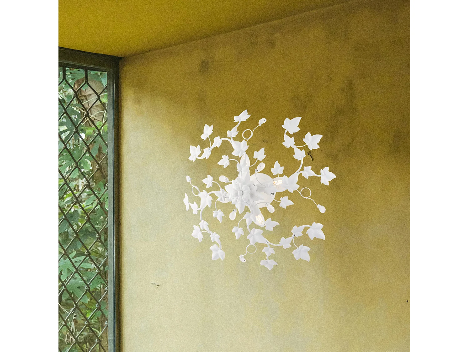 Edera Plafonnier en fer laqué blanc décoration effet shabby chic et strass cristal 4 lumières H.22 d.60 BL50-PL4-BCO