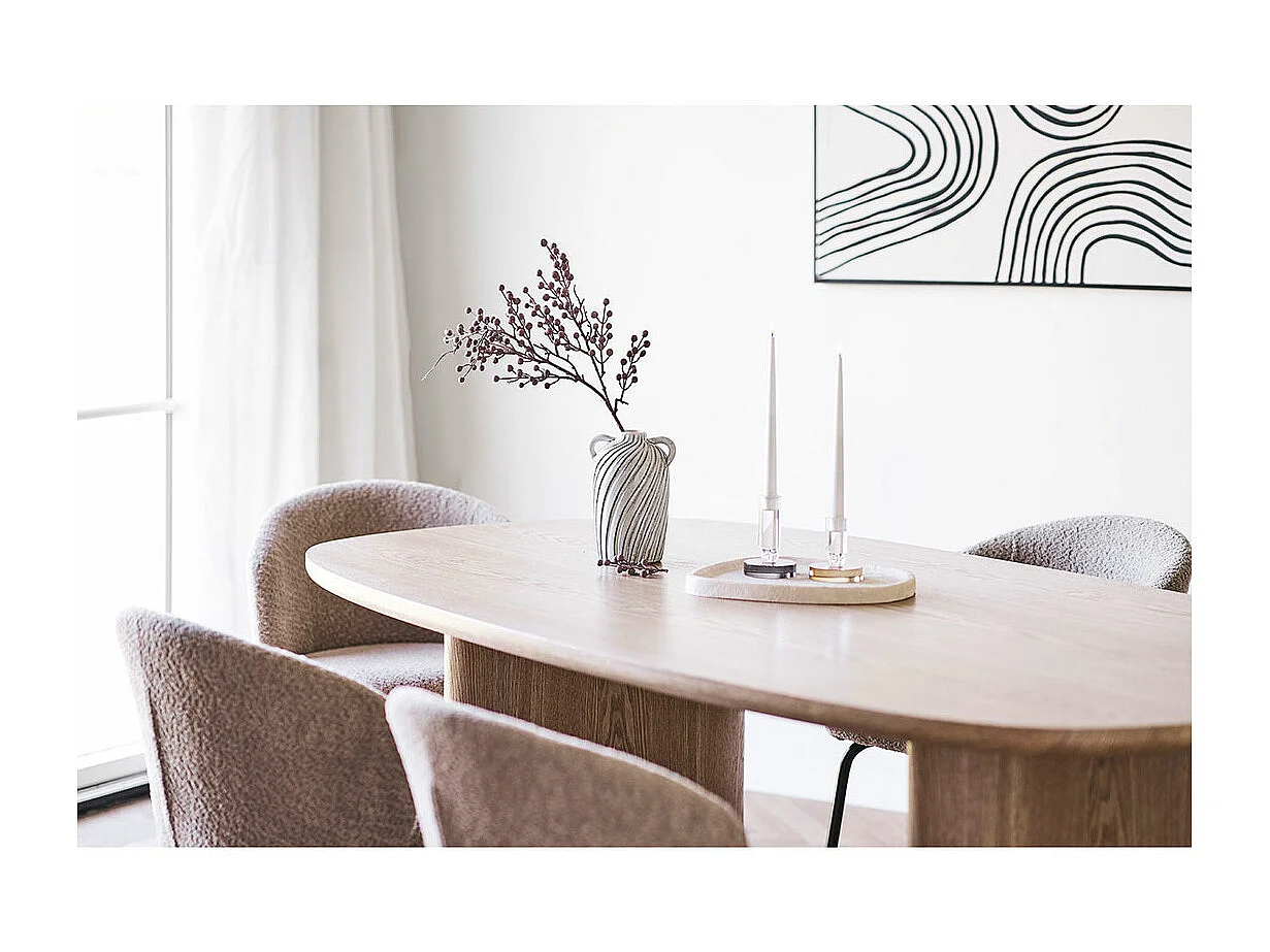 Serra Esstisch Aschefurnier.