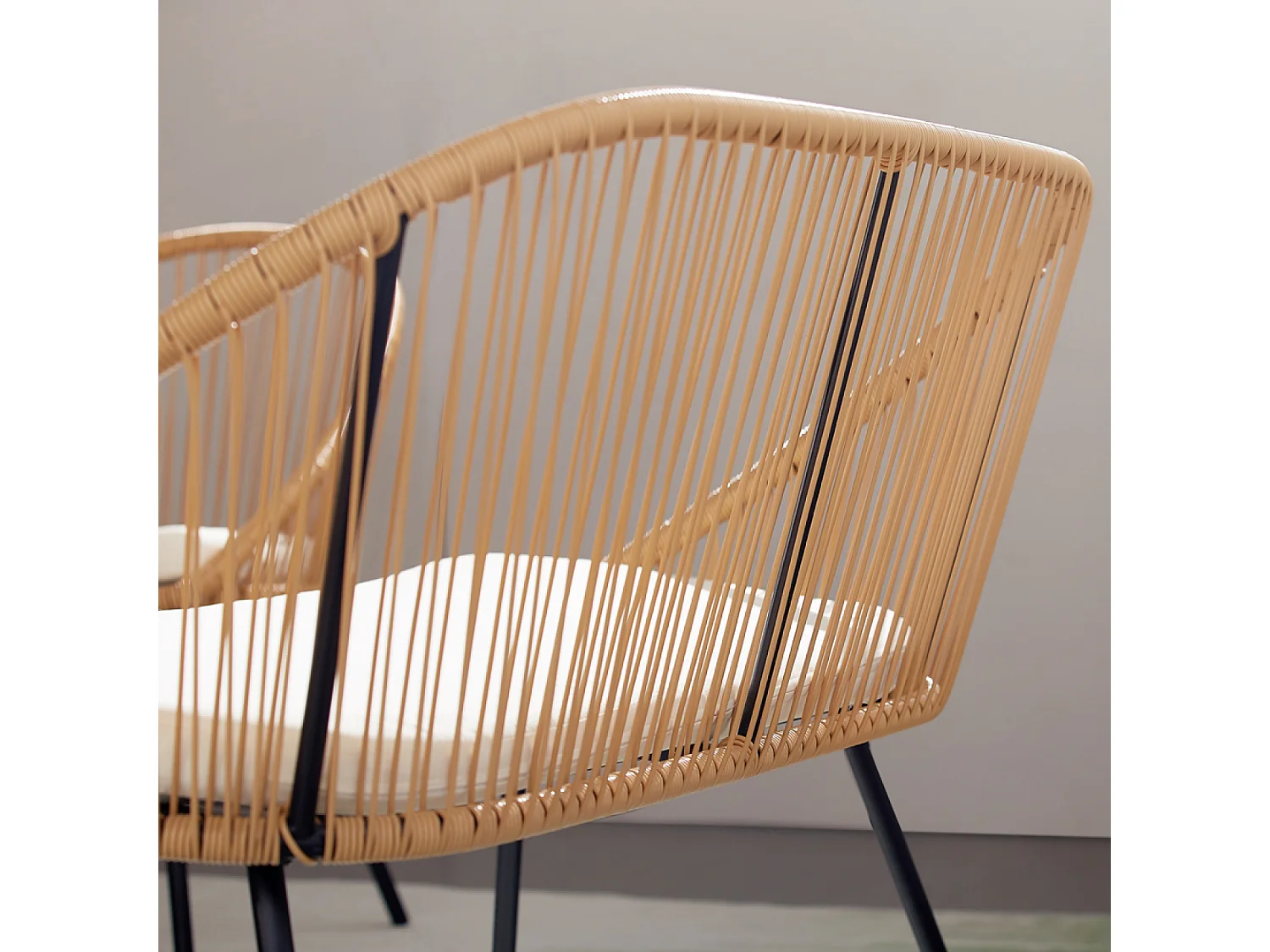 Salon de jardin 4 places esprit rotin naturel et coussins beiges Ravello