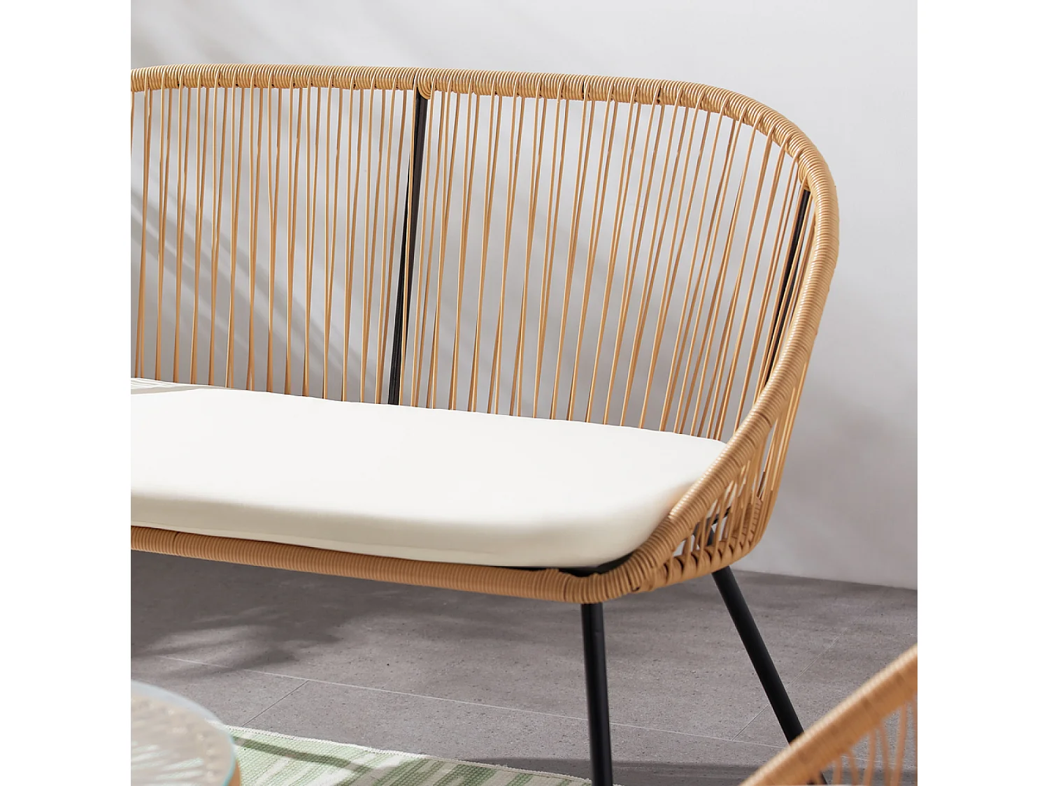 Salon de jardin 4 places esprit rotin naturel et coussins beiges Ravello