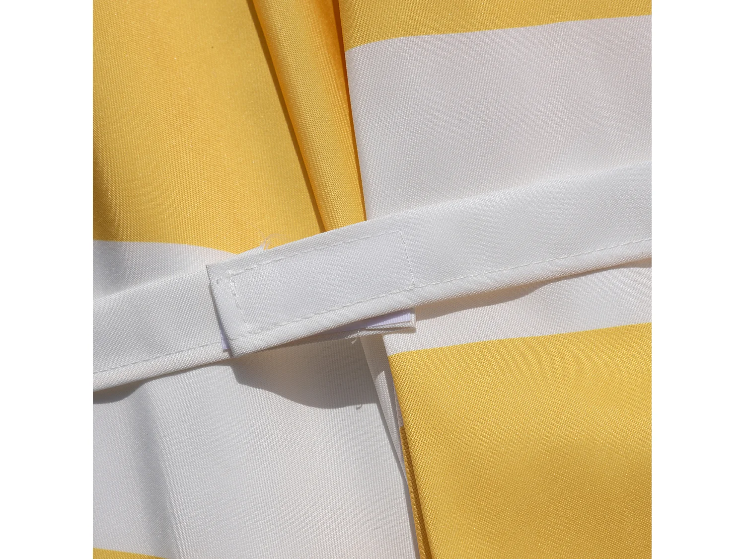 Parasol droit BANDOL rond 2,70m de diamètre à rayures jaunes