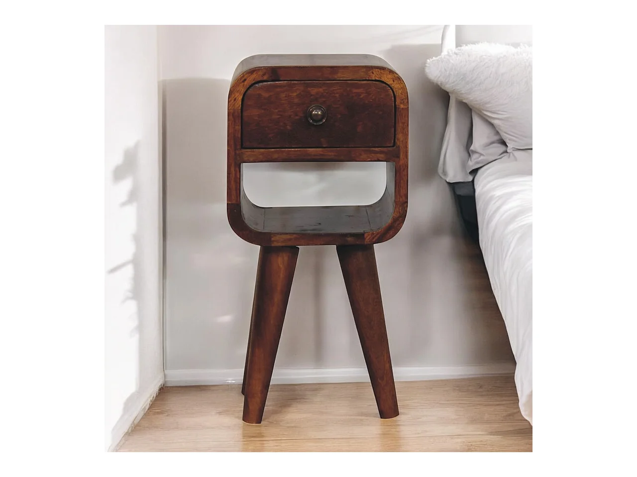 Artisan Furniture Table de chevet extra mini basse courbée en bois massif finition châtaignier