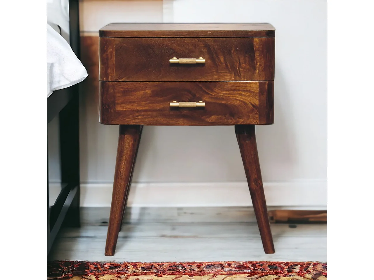 Artisan Furniture Nordischer Nachttisch mit T-Leiste aus massivem Kastanienholz