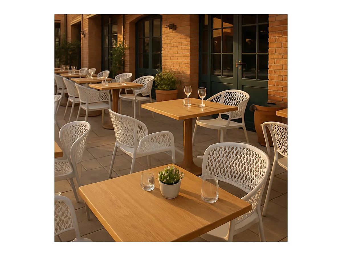 Lot de 6 chaises de jardin empilables en résine coloris blanc - Longueur 59 x Profondeur 56 x Hauteur 79 cm