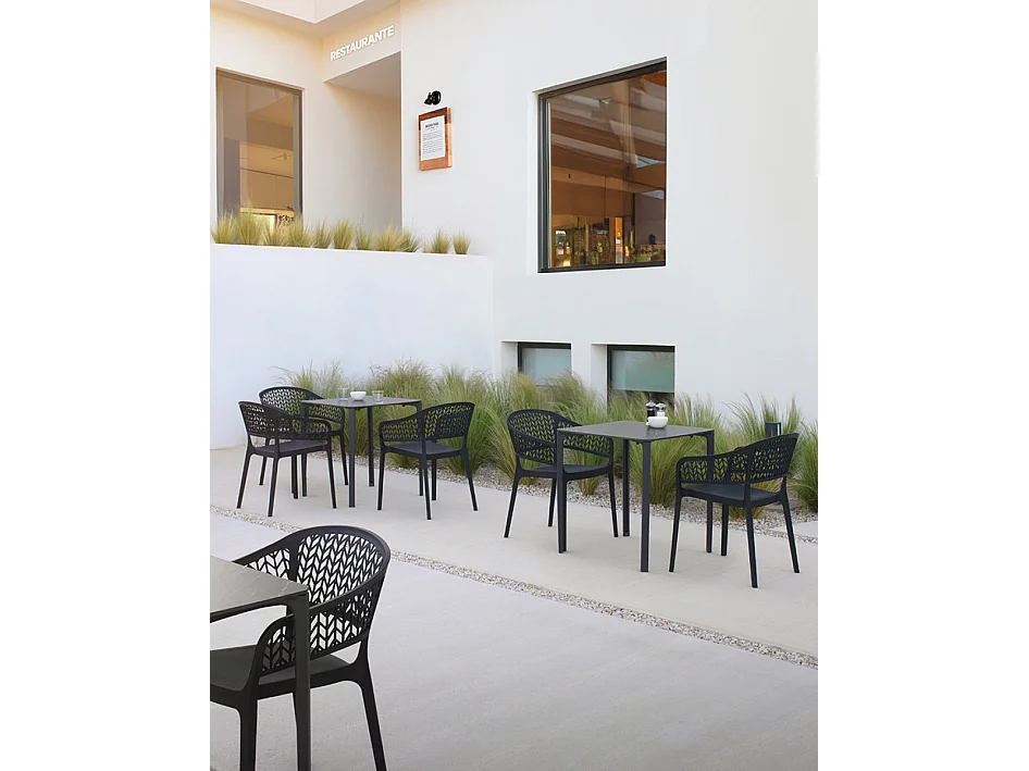 Lot de 10 chaises de jardin empilables en résine coloris anthracite - Longueur 59 x Profondeur 56 x Hauteur 79 cm