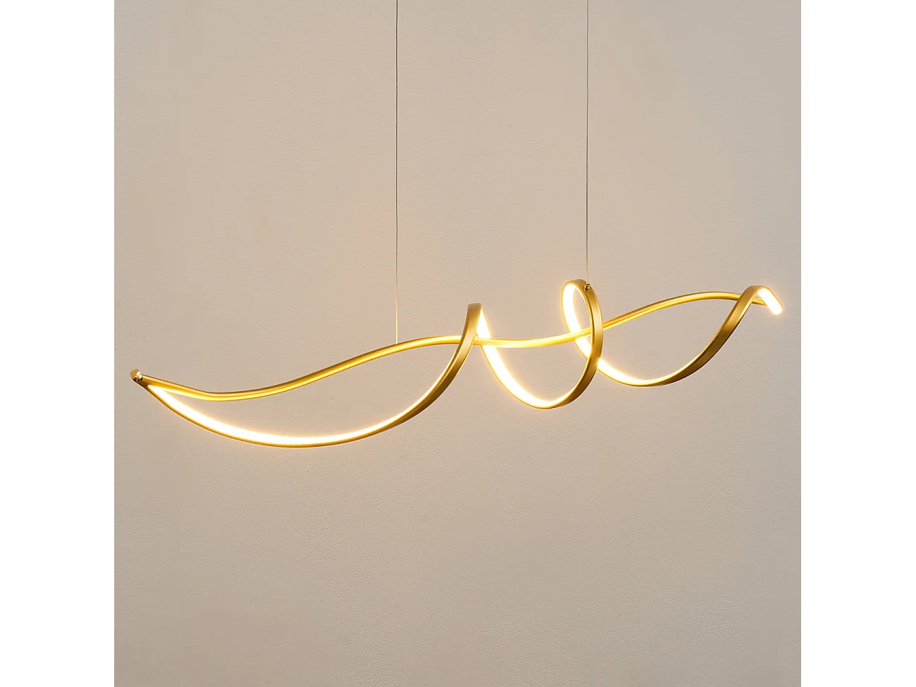 Grande suspension spirale dorée 120 cm de long - Lybella