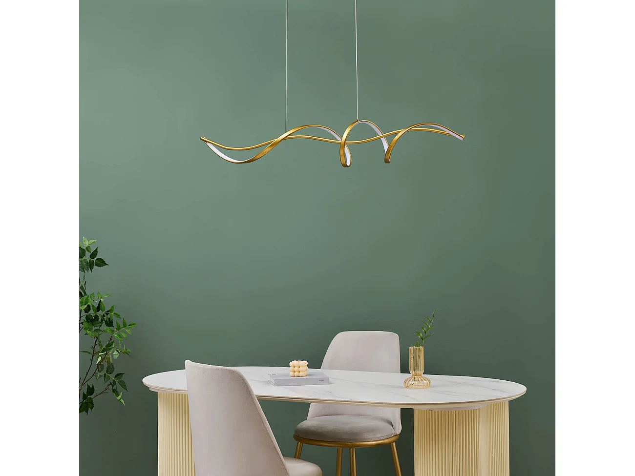 Grande suspension spirale dorée 120 cm de long - Lybella