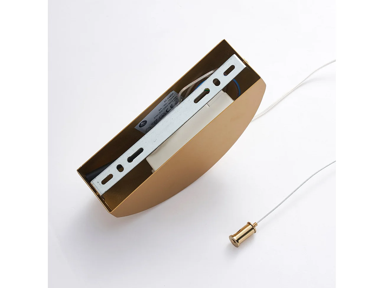 Grande suspension spirale dorée 120 cm de long - Lybella