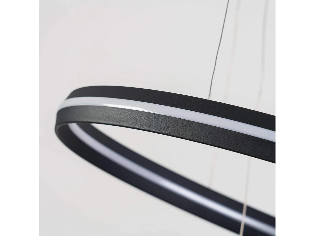 Grande suspension 80 cm design anneaux noirs LED - Ludiane