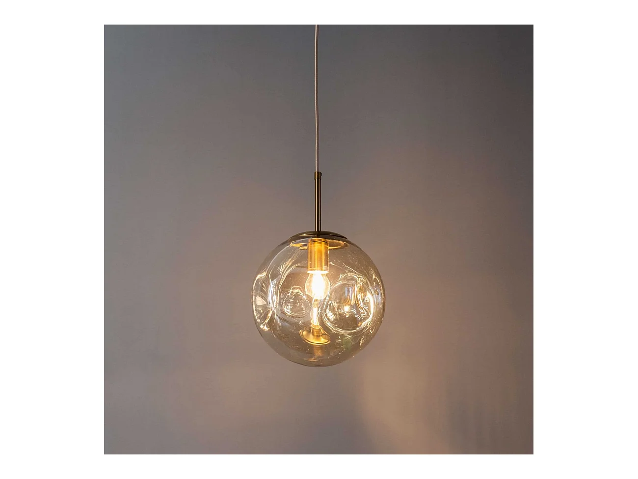 Suspension contemporaine à fossettes en verre ambré - Nourot