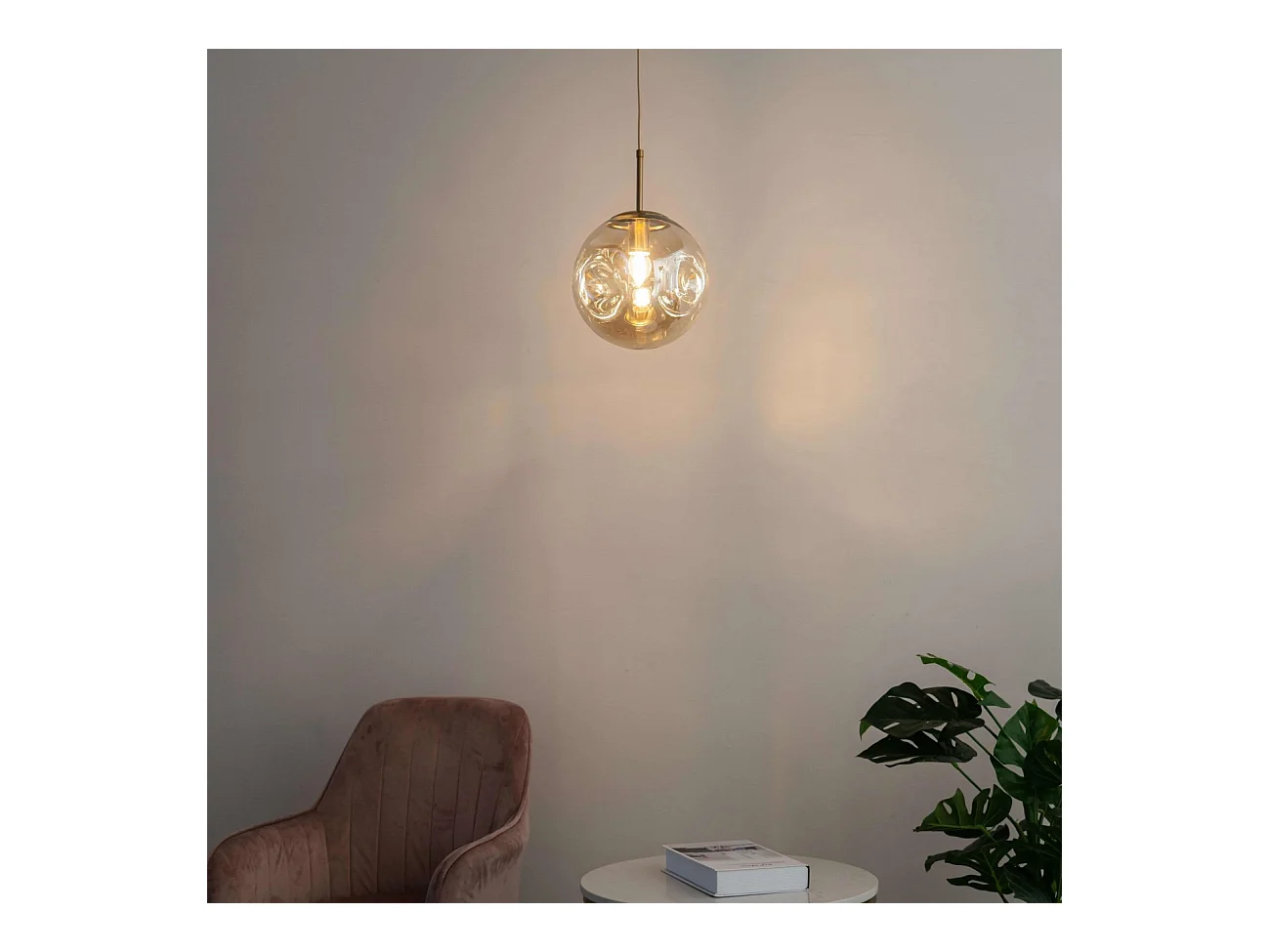 Suspension contemporaine à fossettes en verre ambré - Nourot