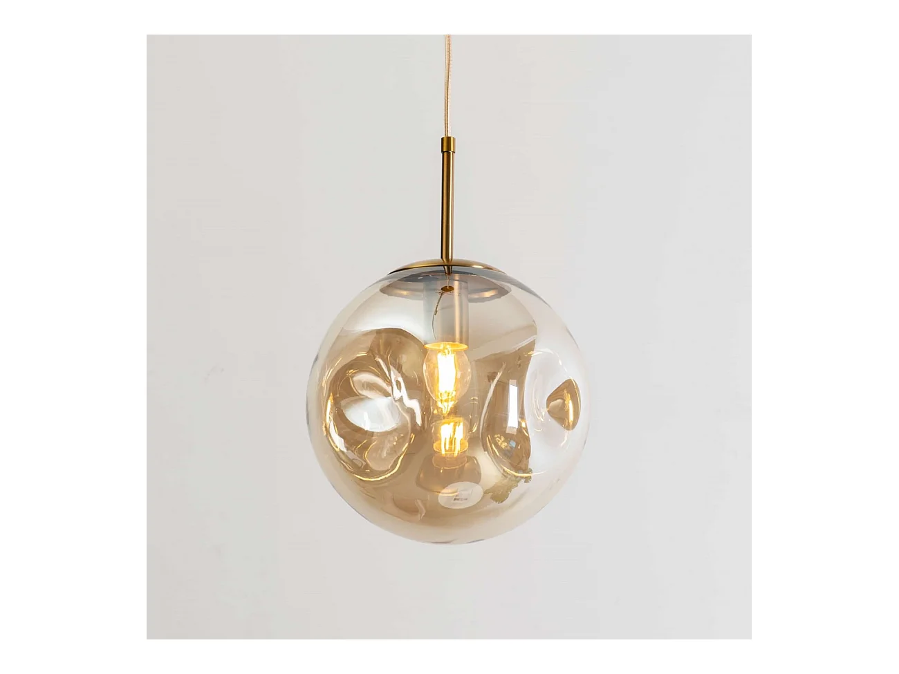 Suspension contemporaine à fossettes en verre ambré - Nourot