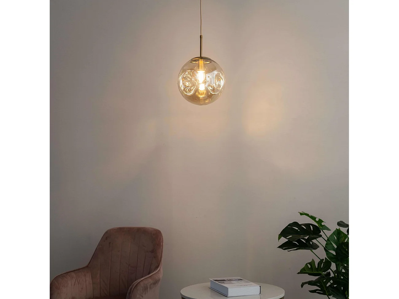 Suspension contemporaine à fossettes en verre ambré - Nourot