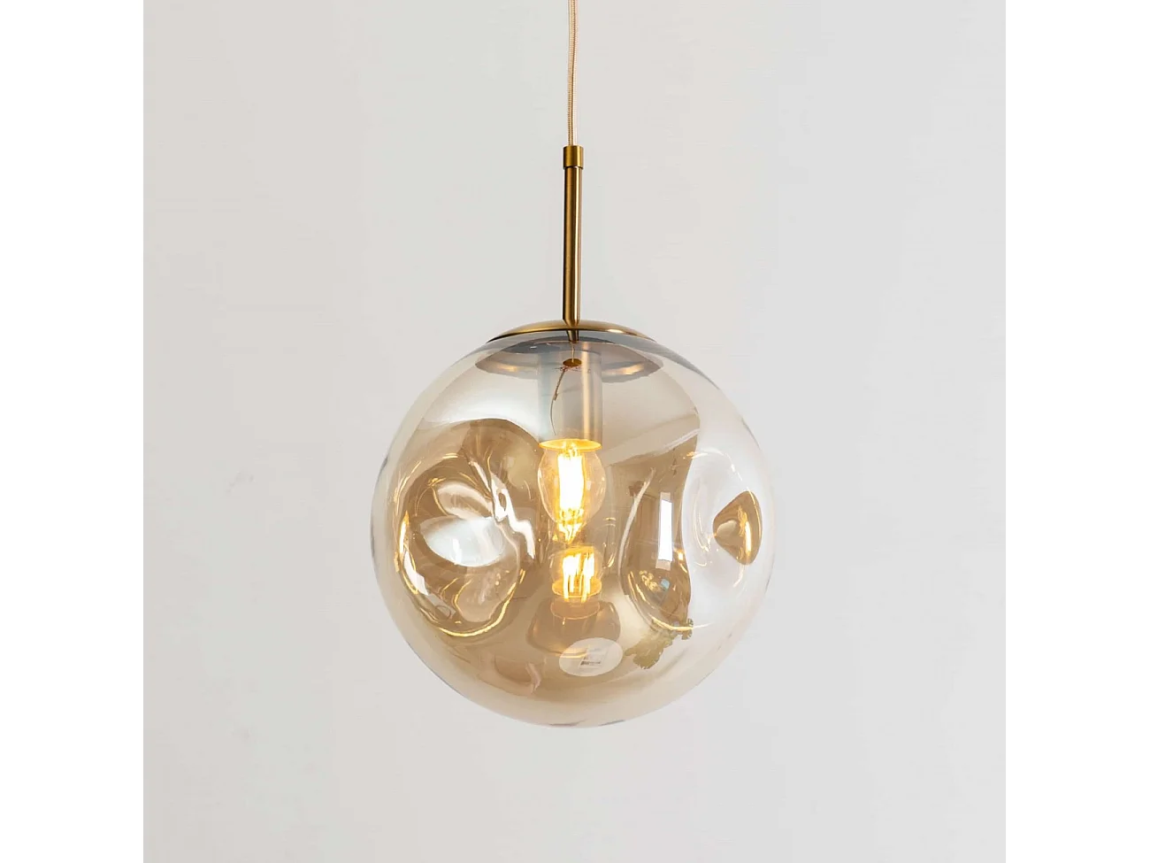 Suspension contemporaine à fossettes en verre ambré - Nourot