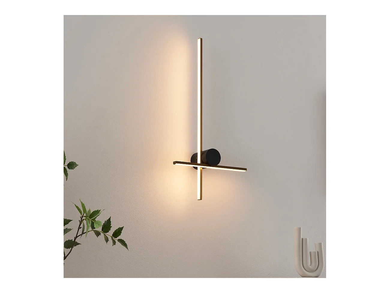 Grande applique design LED entrecroisée noir et laiton - Mallow