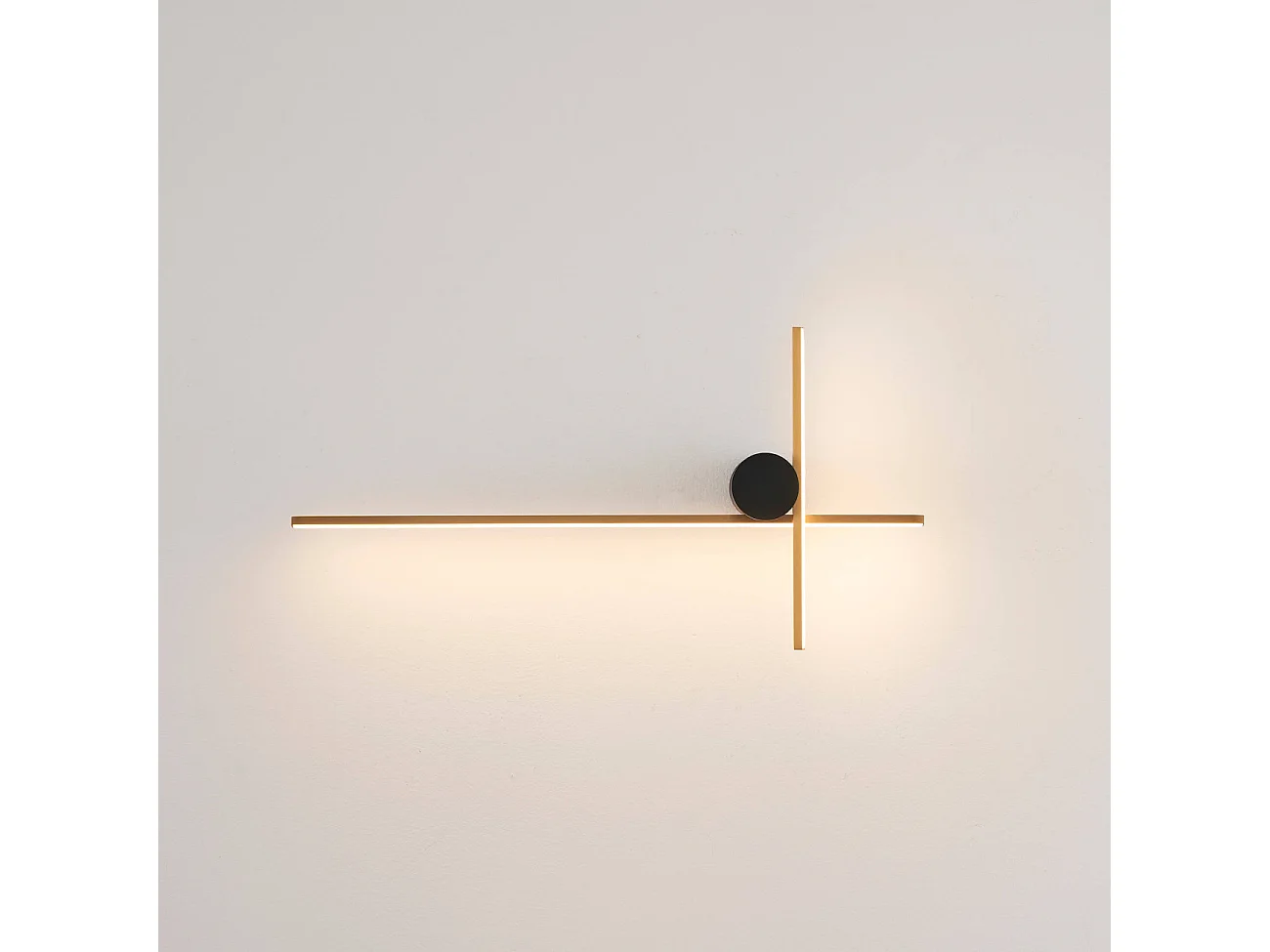 Grande applique design LED entrecroisée noir et laiton - Mallow