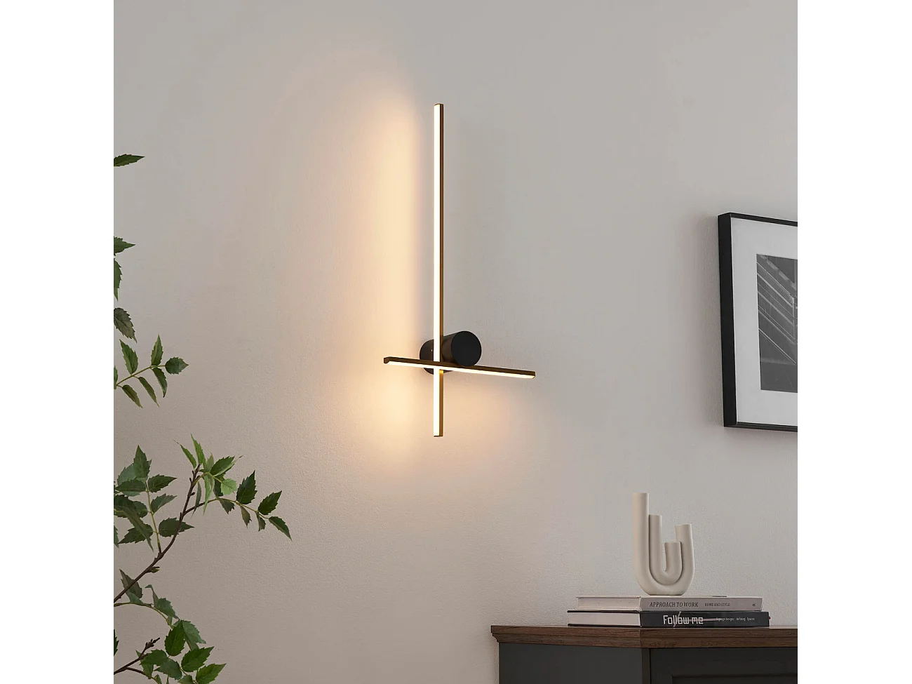 Grande applique design LED entrecroisée noir et laiton - Mallow