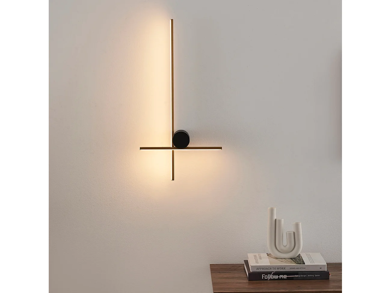 Grande applique design LED entrecroisée noir et laiton - Mallow