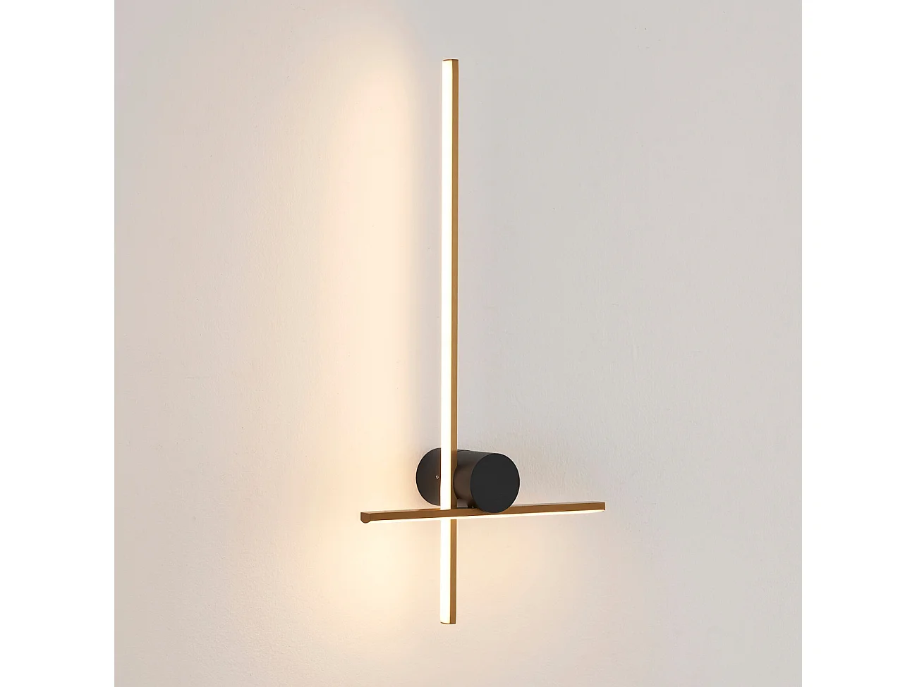 Grande applique design LED entrecroisée noir et laiton - Mallow