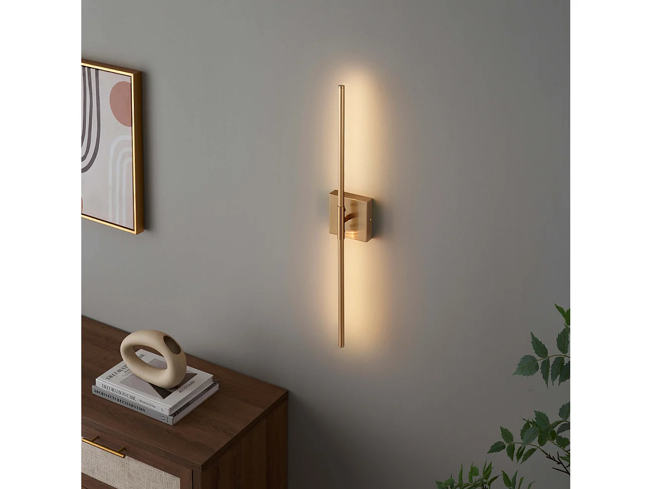 Applique linéaire dorée socle carré à LED - Collins